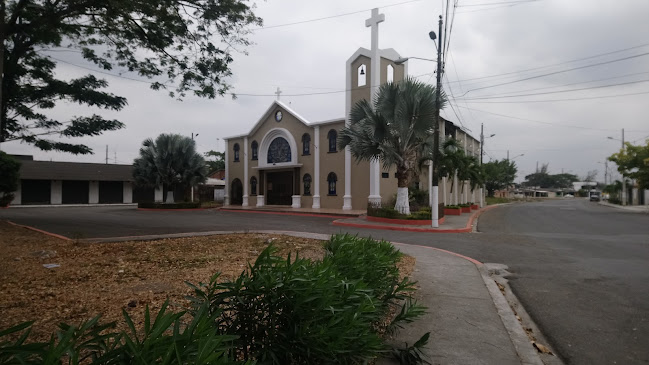 Iglesia Catolica Santa María Reina de las Familias - Panorama - Durán