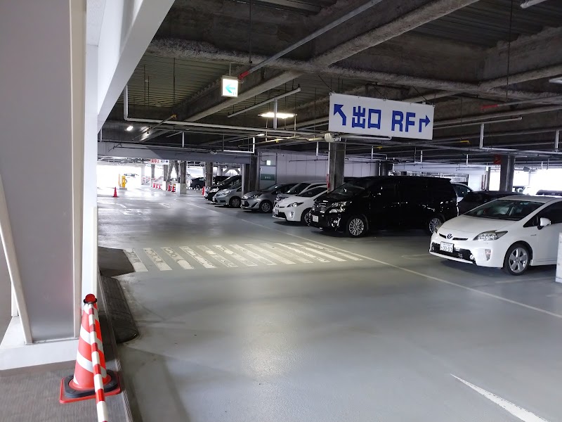 マーケットスクエア中山寺立体駐車場