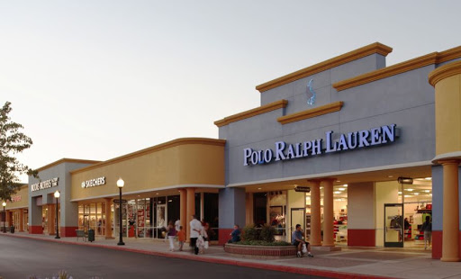 Shopping Mall «Gilroy Premium Outlets», reviews and photos, 681 Leavesley Rd, Gilroy, CA 95020, USA