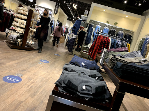 Clothing Store «Banana Republic Factory Store», reviews and photos, 1911 Chestnut St, Philadelphia, PA 19103, USA