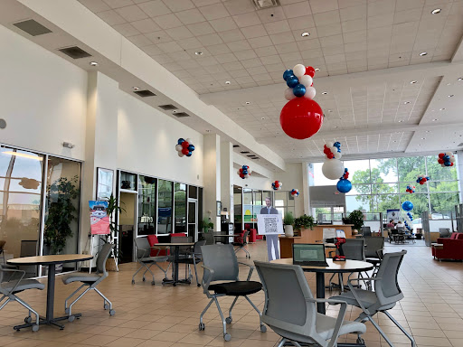 Toyota Dealer «Jeff Wyler Toyota of Clarksville», reviews and photos, 808 E Lewis and Clark Pkwy, Clarksville, IN 47129, USA