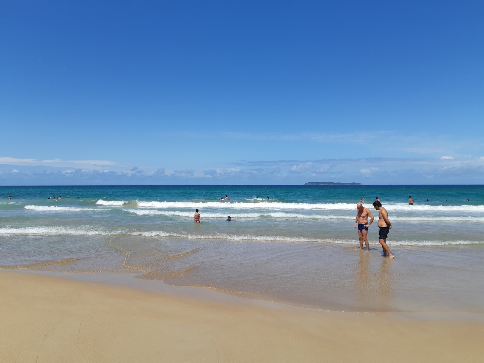 Foto av Praia do Canto Grande med turkos rent vatten yta