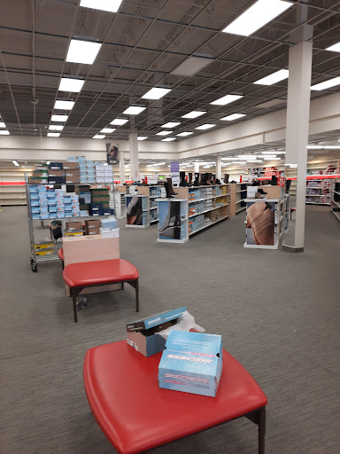 Shoe Store «Famous Footwear», reviews and photos, 1665 Olentangy River Rd, Columbus, OH 43212, USA