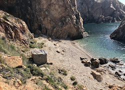 Praia do Porto do Touro ou Guincho Velho'in fotoğrafı düz bir kıyı şeridi ile birlikte