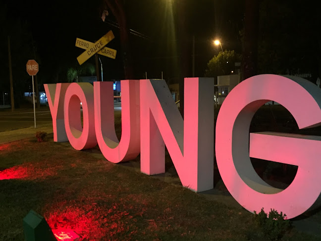 YOUNG letras or - Museo