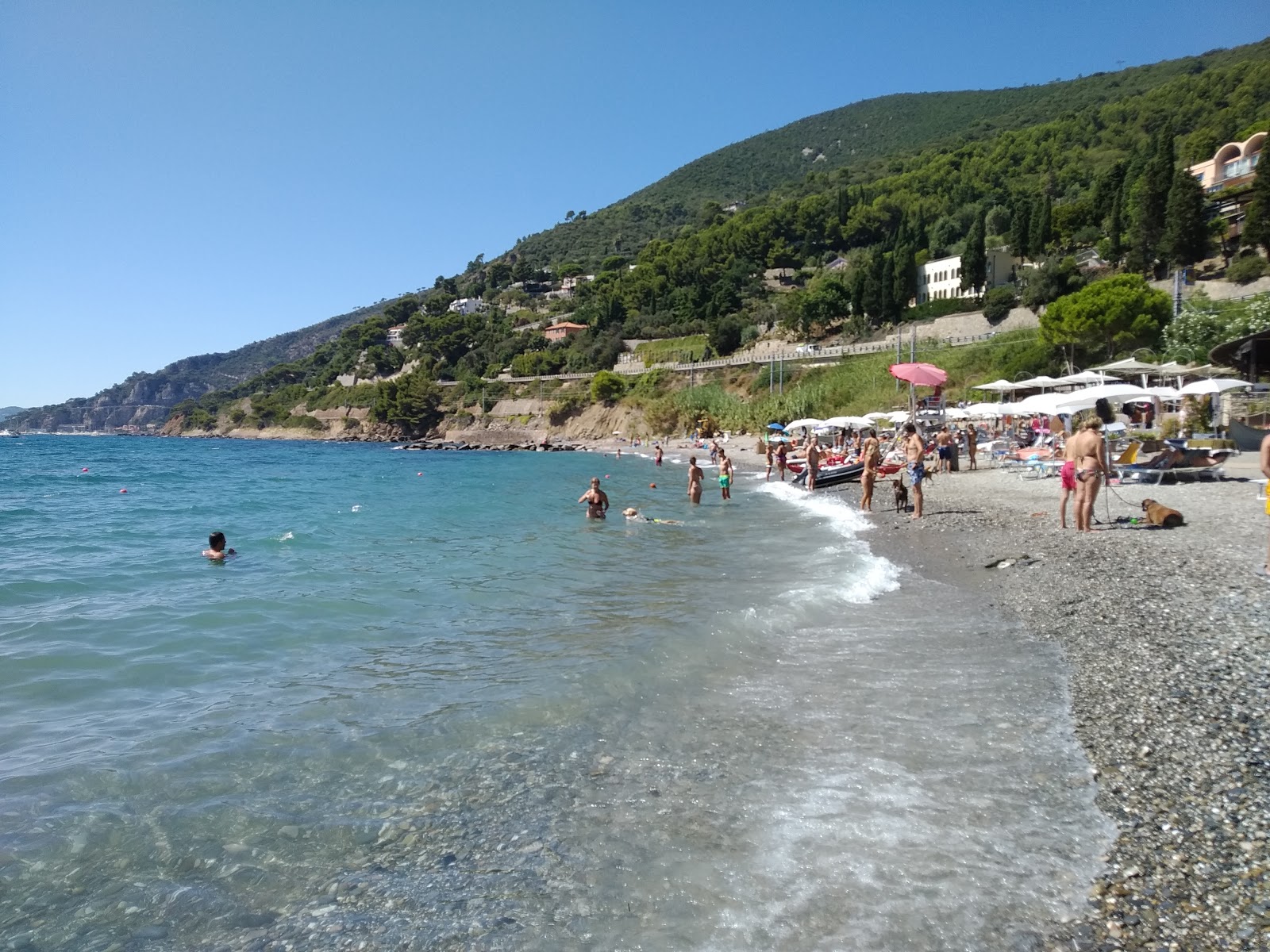 Foto von Spiaggia libera Alassio mit kleine bucht