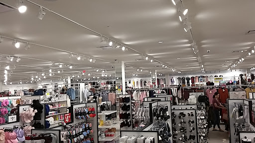 Clothing Store «F21 RED», reviews and photos, 620 Centerview Blvd, Kissimmee, FL 34741, USA