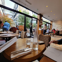 Atmosphère du Restaurant LE CAFÉ PIERRE HERMÉ à Paris - n°9