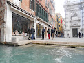 Porter shops in Venice