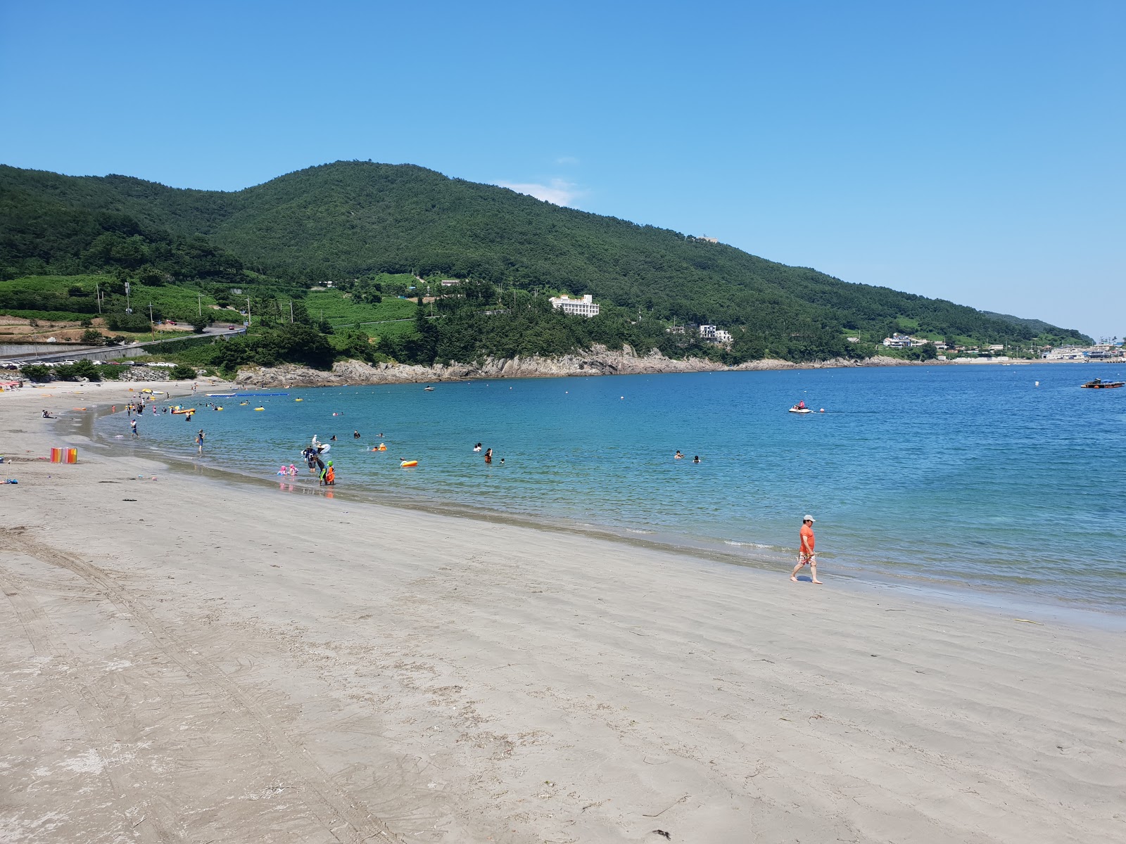 Photo de Sulli Beach avec un rivage spacieux