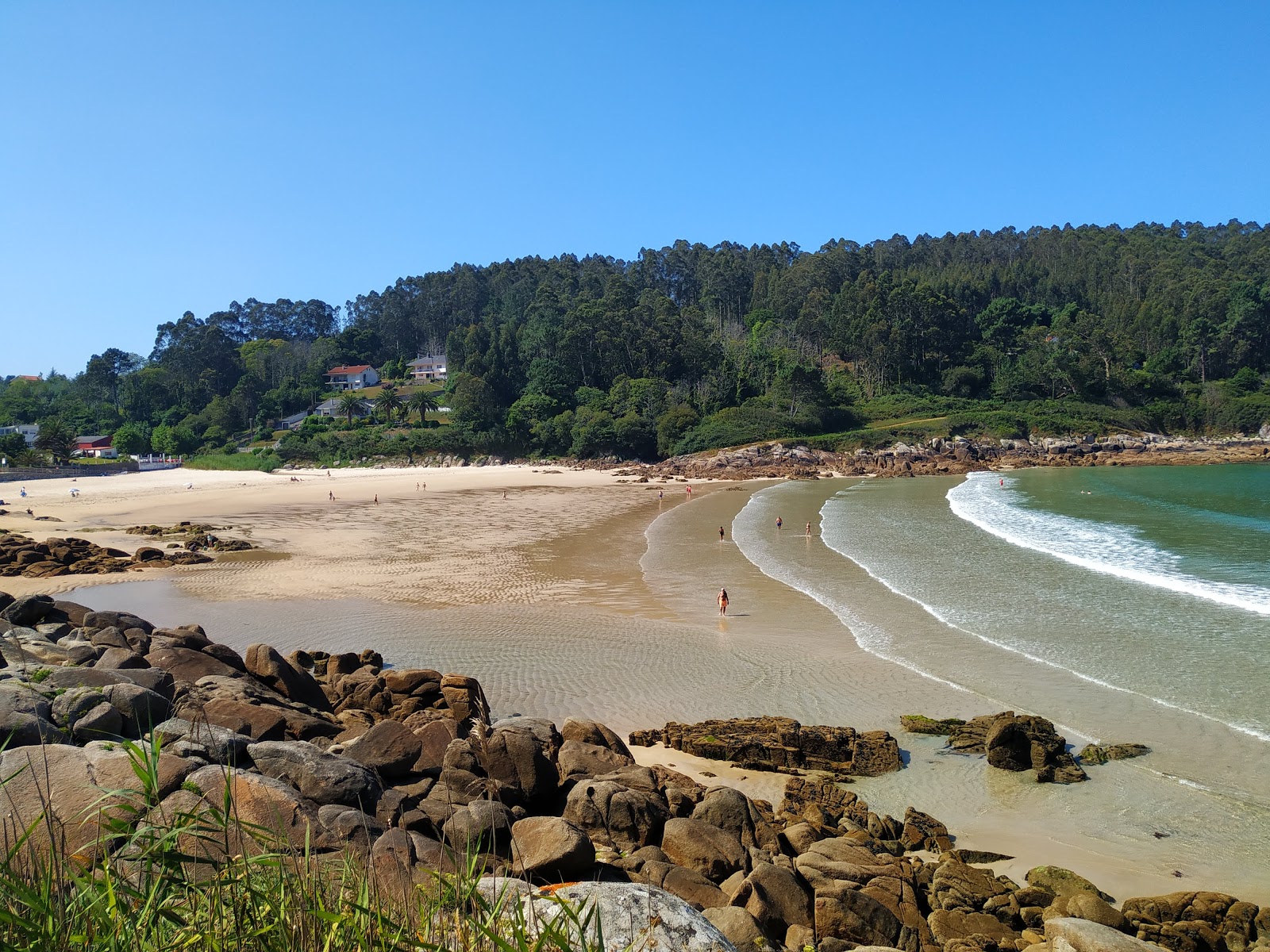 Fotografija Praia de Chanteiro z prostoren zaliv