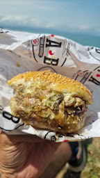 Photo n°21 de LE CAB Biarritz - Le comptoir à burger à Biarritz ()