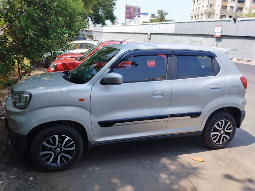 Magnum self drive cars