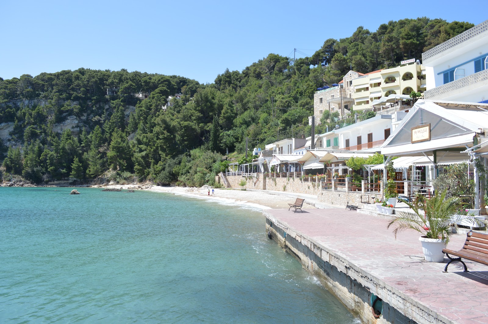 Foto von Paralia Patitiri mit beiger kiesel Oberfläche