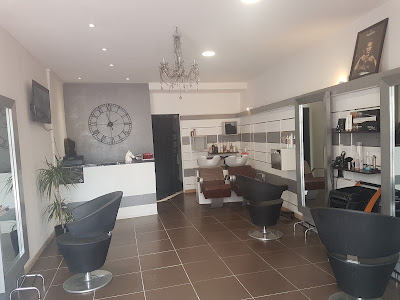 Revolution' Hair Coiffure,Esthétique,onglerie à Saintes-Maries-de-la-Mer