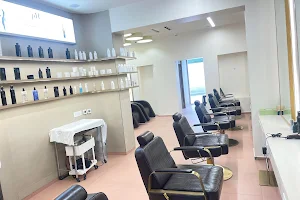 The Circle Salons image