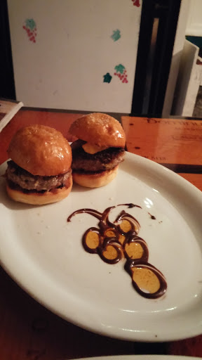 Restaurant «Clusters & Hops», reviews and photos, 707 N Monroe St, Tallahassee, FL 32303, USA