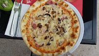 Pizza du Pizzeria Lou Poumpouille à Carros - n°6