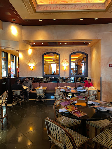 Restaurant «The Cheesecake Factory», reviews and photos, 53 Woodfield Rd, Schaumburg, IL 60173, USA