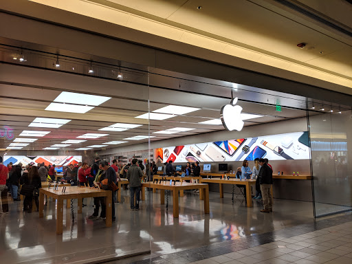Computer Store «Apple Solomon Pond Mall», reviews and photos, 601 Donald Lynch Blvd, Marlborough, MA 01752, USA