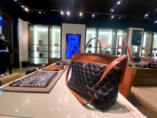 Clothing Store «Burberry Outlet», reviews and photos, 5220 Fashion Outlets Way, Rosemont, IL 60018, USA