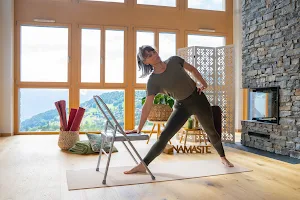 Yoga Hybride | Plamena Balegno image