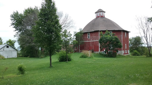 Tourist Attraction «Secrest 1883 Octagonal Barn», reviews and photos, 5750 Osage St SE, West Liberty, IA 52776, USA