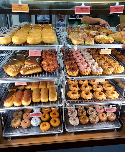 Donut Shop «Lucky Donuts», reviews and photos, 140 SW 152nd St, Seattle, WA 98166, USA