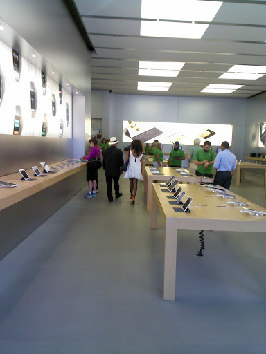 Computer Store «Apple Greenwich Avenue», reviews and photos, 356 Greenwich Ave, Greenwich, CT 06830, USA