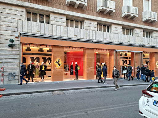 Stores to buy women's sunglasses Roma