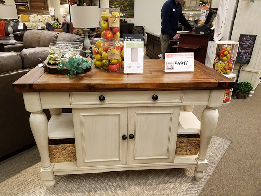 Furniture Store «Ashley HomeStore», reviews and photos, 4068 Commonwealth Ave, Eau Claire, WI 54701, USA