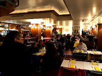 Atmosphère du Restaurant Le Relais de l'Entrecôte à Paris - n°10
