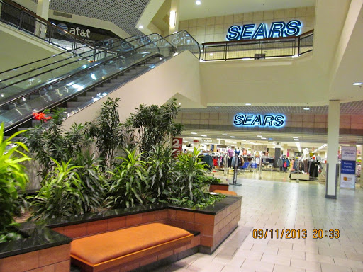 Shopping Mall «North Riverside Park Mall», reviews and photos, 7501 W Cermak Rd, N Riverside, IL 60546, USA