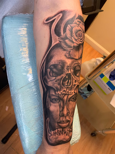 Tattoo Shop «Hourglass Ink Tattoo Studio», reviews and photos, 324 W Boylston St, Worcester, MA 01606, USA