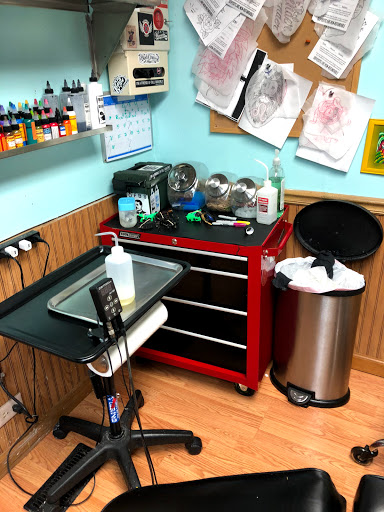 Tattoo Shop «American Tradition Tattoo», reviews and photos, 121 E Main St, Circleville, OH 43113, USA