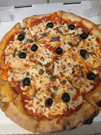 Plats et boissons du Pizzeria Pizza Di Roma. à Saint-Ouen-sur-Seine - n°1