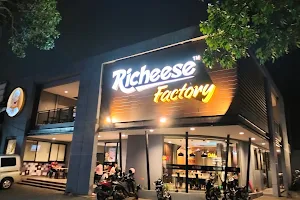 Richeese Factory Dipatiukur image