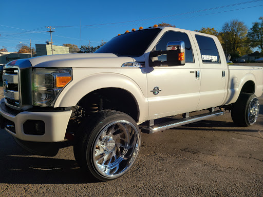 Car Detailing Service «Perfection Auto & Detailing», reviews and photos, 914 E Oakland Ave, Bloomington, IL 61701, USA