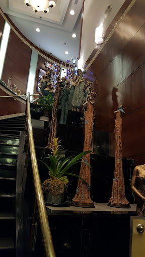 Shopping Mall «Oaktree Mall Shopping Center», reviews and photos, 2024 Center Ave n, Fort Lee, NJ 07024, USA