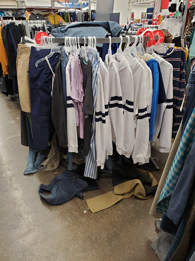 Clothing Store «Old Navy», reviews and photos, 8674 Park Meadows Center Dr, Lone Tree, CO 80124, USA