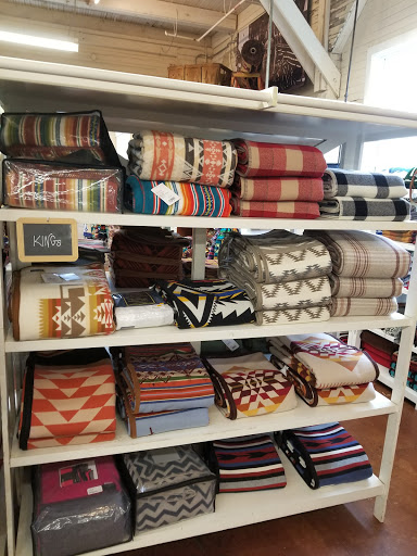 Clothing Store «Pendleton Washougal Mill Store», reviews and photos, 2 Pendleton Way, Washougal, WA 98671, USA