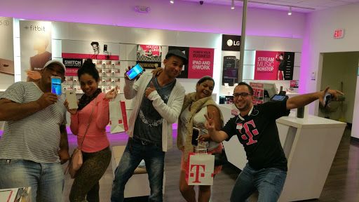 Cell Phone Store «T-Mobile», reviews and photos, 295 S Pompano Pkwy, Pompano Beach, FL 33069, USA