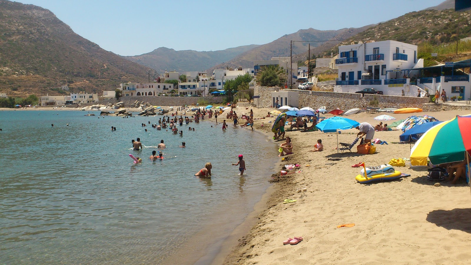 Foto von Apollonas beach mit sehr sauber Sauberkeitsgrad