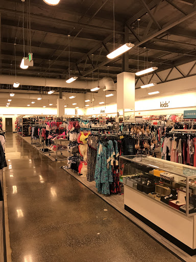 Department Store «Nordstrom Rack Mayfair Collection», reviews and photos, 11500 W Burleigh St, Wauwatosa, WI 53222, USA
