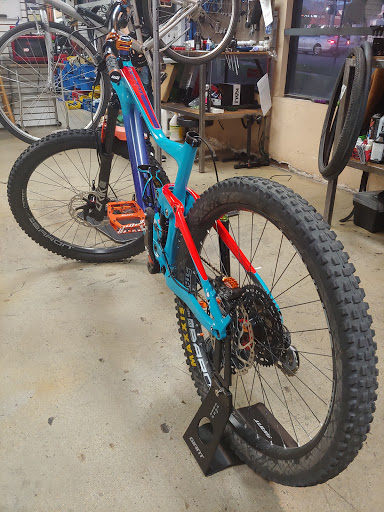 Bicycle Store «Competitive Edge Cyclery», reviews and photos, 9889 E Foothill Blvd, Rancho Cucamonga, CA 91730, USA
