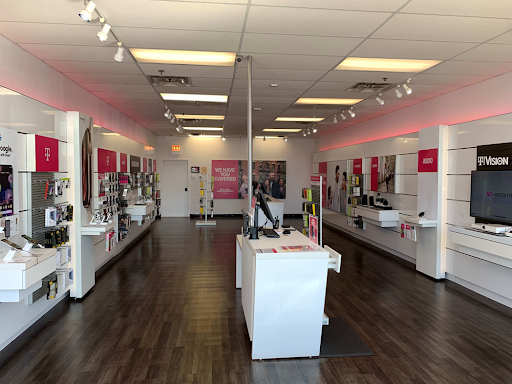 Cell Phone Store «T-Mobile», reviews and photos, 6684 Joliet Rd, Countryside, IL 60525, USA