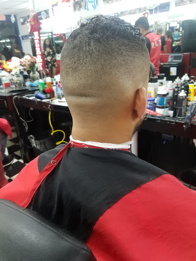 Barber Shop «Bueno Barbershop», reviews and photos, 463 NE 167th St, North Miami Beach, FL 33162, USA