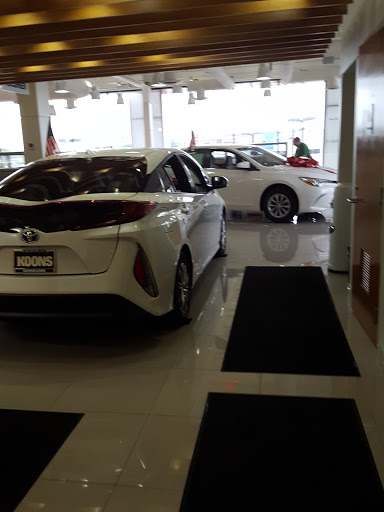 Toyota Dealer «Koons Arlington Toyota», reviews and photos, 4045 Lee Hwy, Arlington, VA 22207, USA