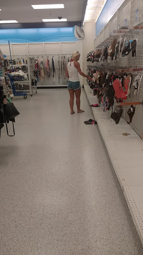 Clothing Store «Ross Dress for Less», reviews and photos, 120 Glynn Isle, Brunswick, GA 31525, USA