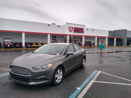 Home Improvement Store «Tractor Supply Co.», reviews and photos, 100 W Ardice Ave #1, Eustis, FL 32726, USA